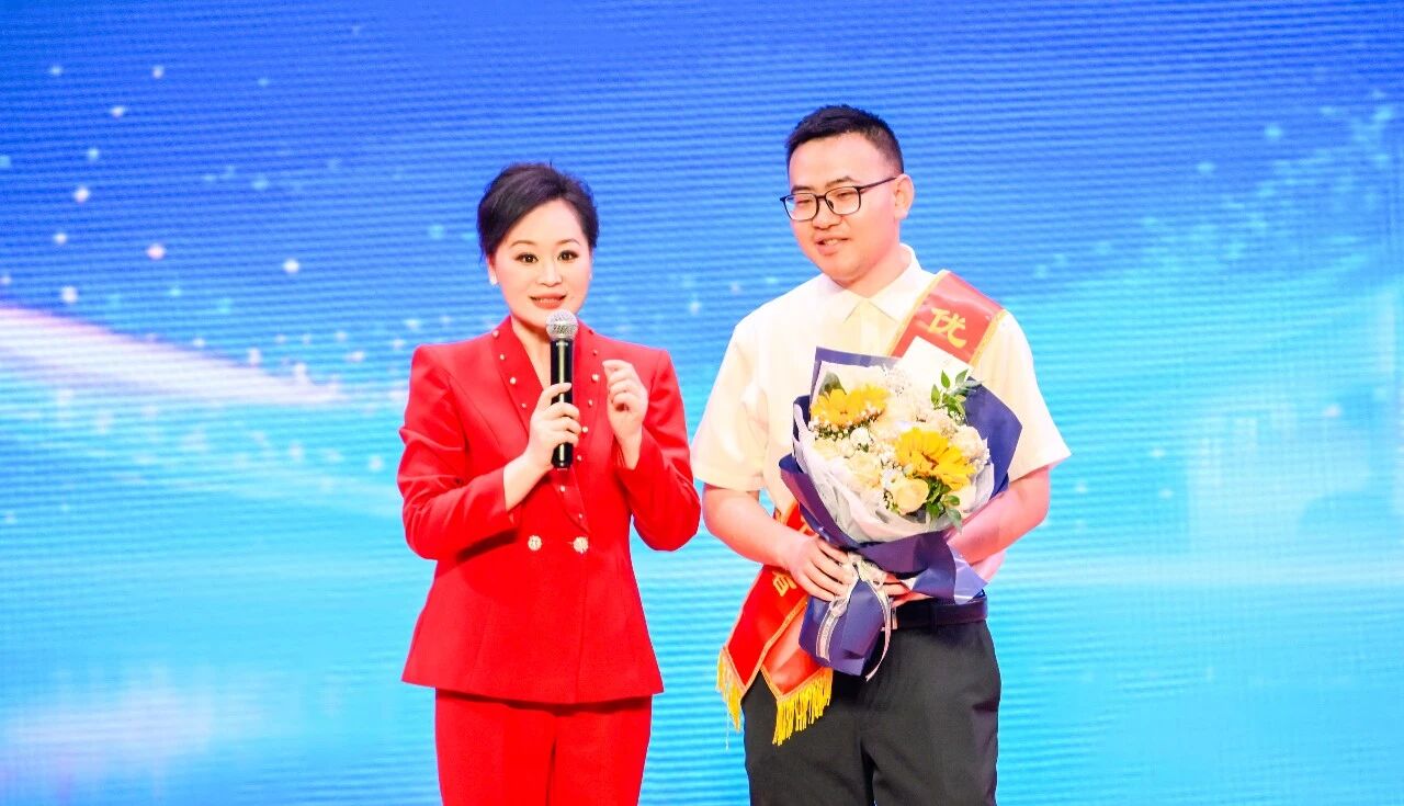 急诊重症医学科陈鑫森在襄阳市“全国科技工作者日”活动作事迹分享
